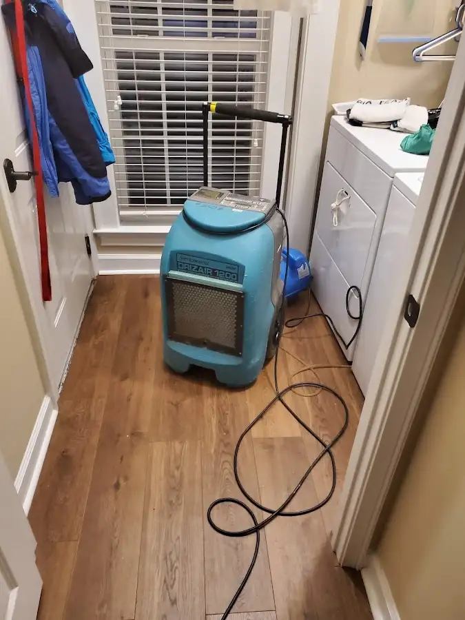 Commercial dehumidifier deployed for Crawl Space Restoration in Nashville